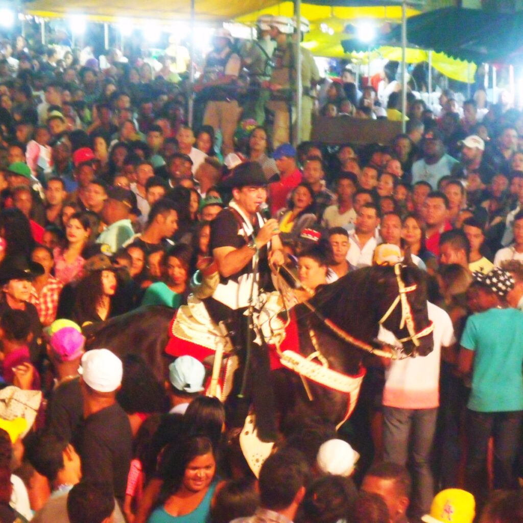 Guiga Reis agita encerramento do Mega Feirão de Caminhões em Porto Velho, Rondônia.