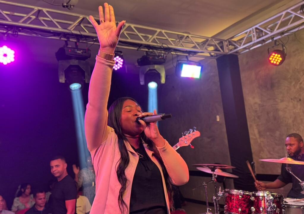 Show de Edneia Meiry tem data marcada com o público de Cansanção no Clama Cidade