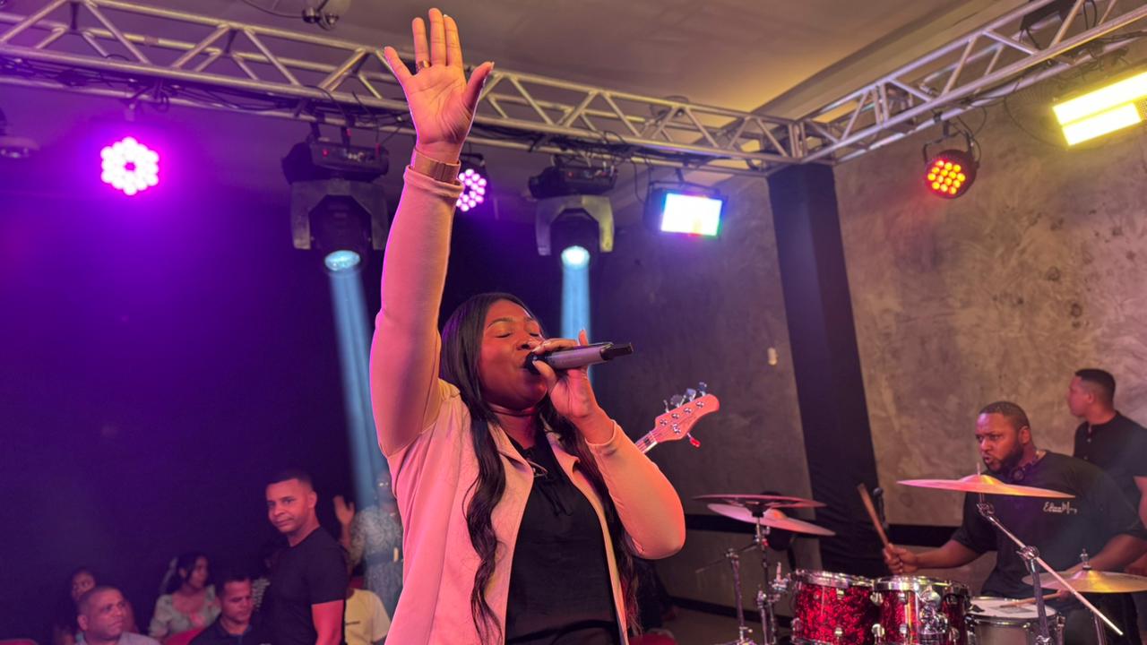 Show de Edneia Meiry tem data marcada com o público de Cansanção no Clama Cidade