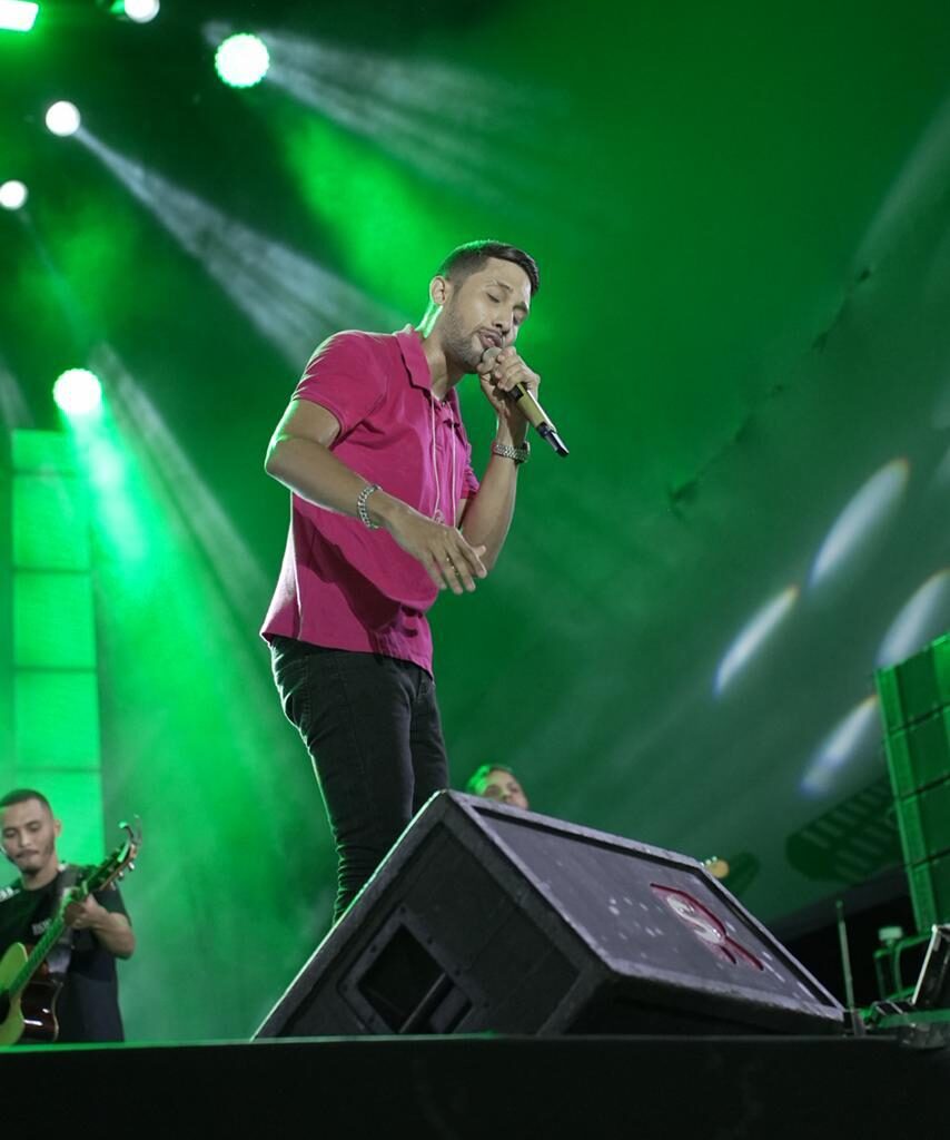 Lucas Love leva romantismo e arrocha para a Lavagem Fest em Queimadas