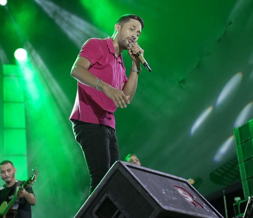 Lucas Love leva romantismo e arrocha para a Lavagem Fest em Queimadas