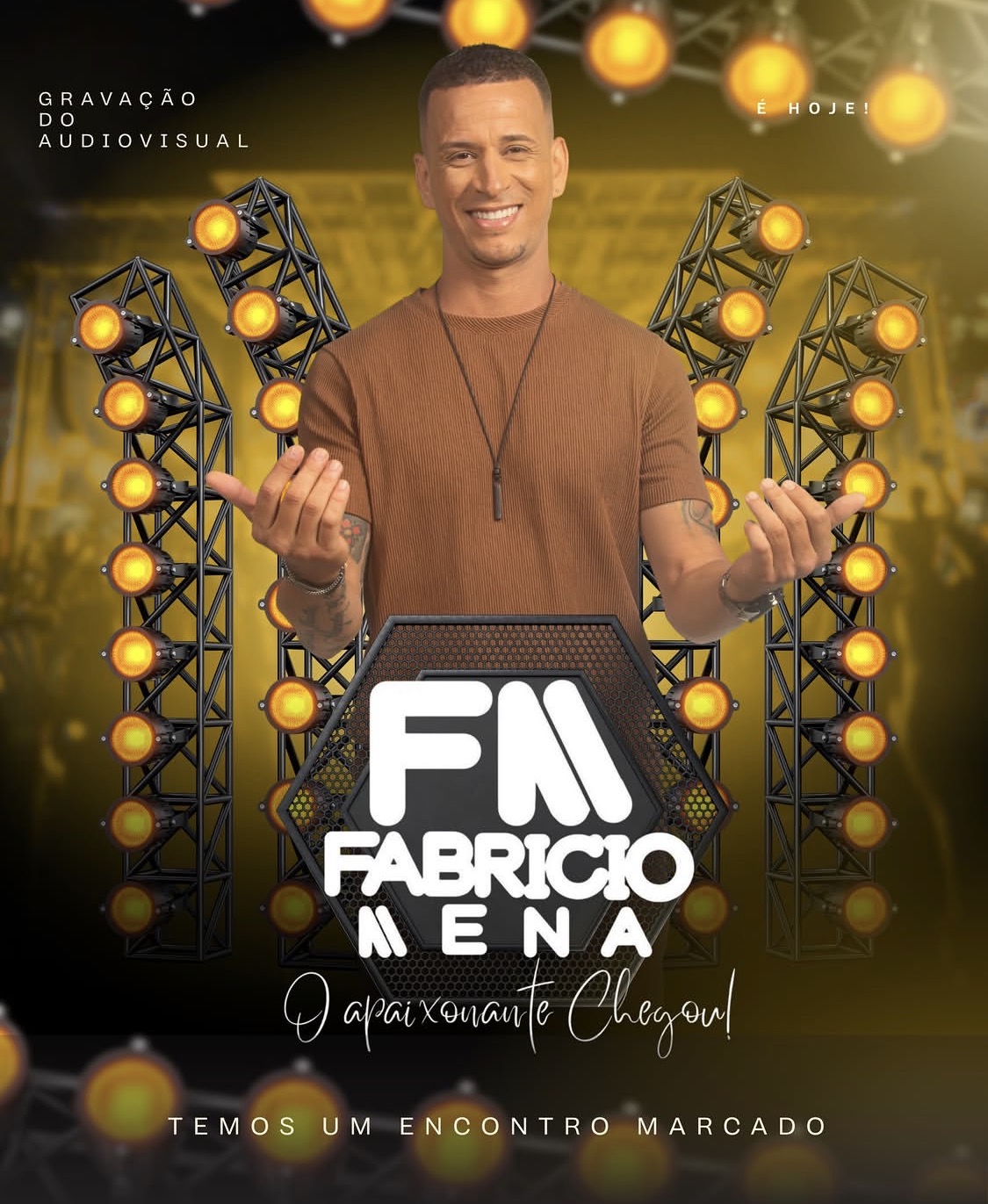 Fabrício Mena celebra nova fase da carreira com gravação de audiovisual.